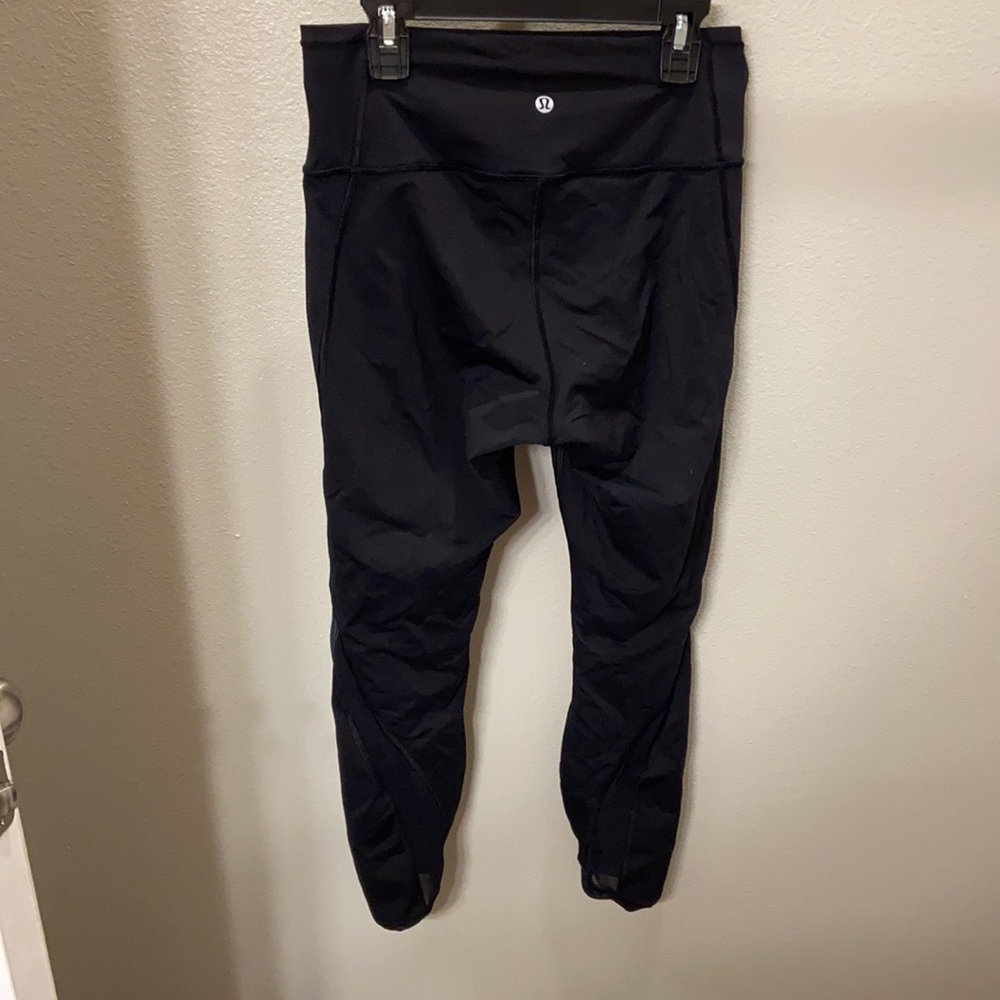 LULULEMON SIZE 8 FEATHERLIGHT LEGGINGS. BLACK